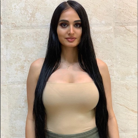 Meet your Posher, Laura - Picture 1 of 1